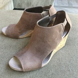 Wedge shoes